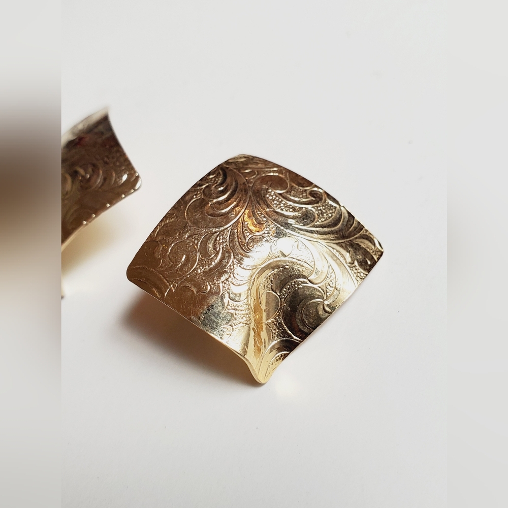 Vintage Statement Patterned Gold Tone Stud Earrin… - image 2